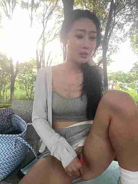 so-linger Home Alone Nude Fucking Webcame Clip