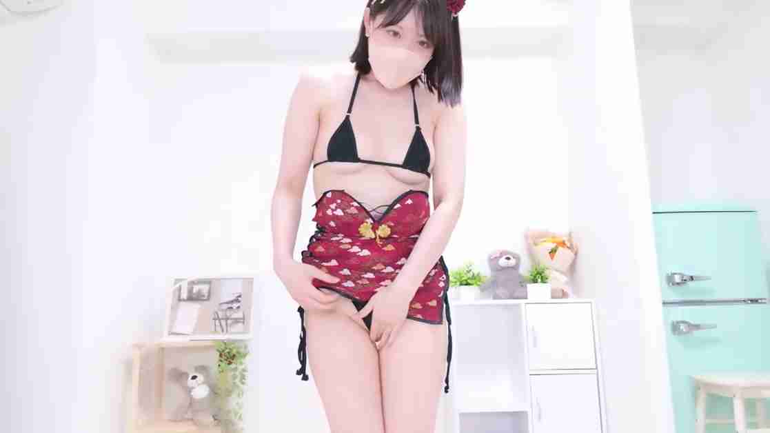 Hot White Babe suika Shows Off Her Sexy Body Live on Webcame