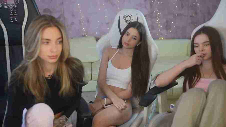 Kira Hot Milfs Lesbian Nude Sex