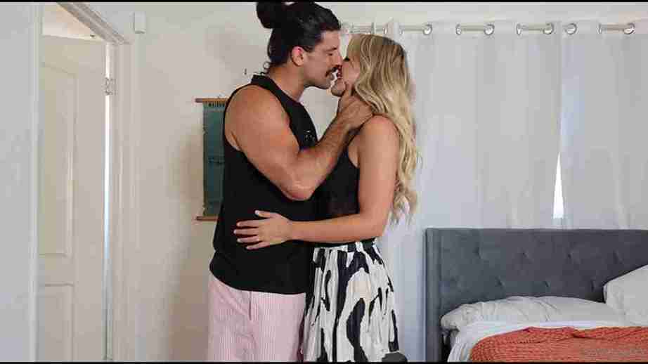 Savvy Suxx Apollo Banks Intense Fuck Show